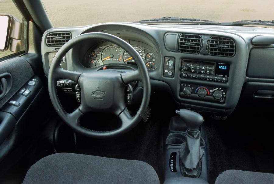  Chevrolet Blazer 1999 года  (фото 2 из 35)